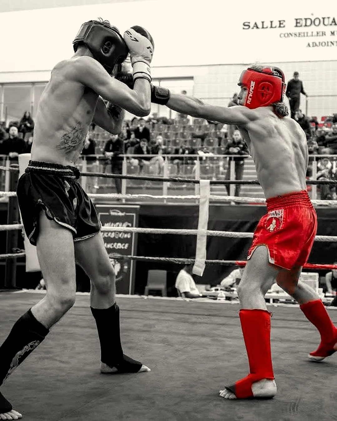 Combat de jeunes boxeurs en compétition